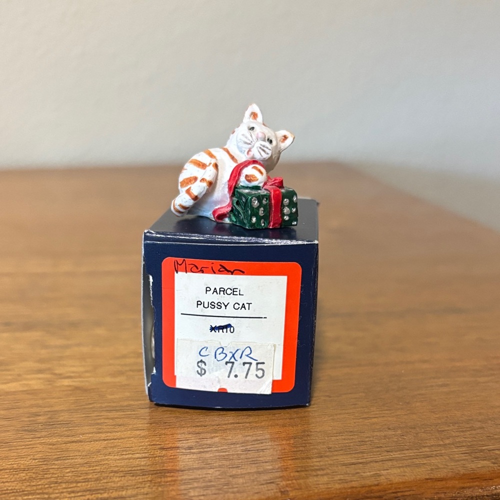 Colourbox Collectibles Peter Fagan’s  Home Sweet Home Mini Cat Figurine Set - Picture 8 of 16